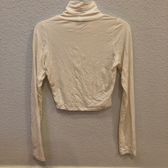 White/Cream Long Sleeved Crop Top - Picture 3 of 3
